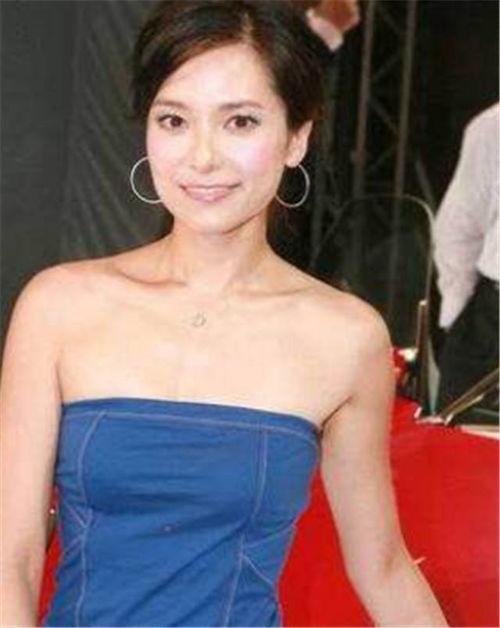 不输明星网红是谁,她是如何成为网络红人的？